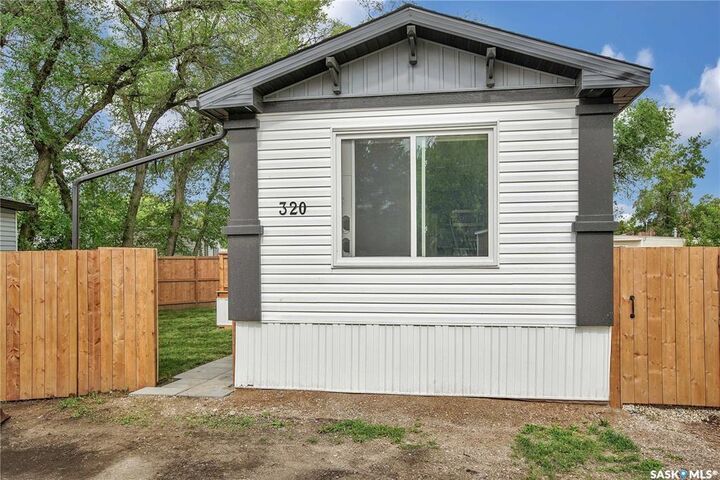 1524 Rayner Avenue 320 — photo 1