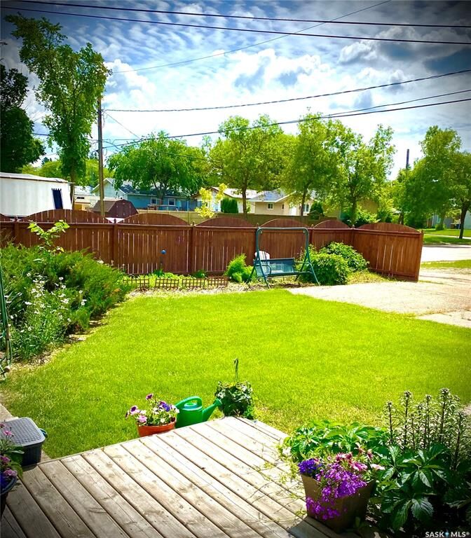 Property Photo: 912 107th Avenue SK S0E 1T0