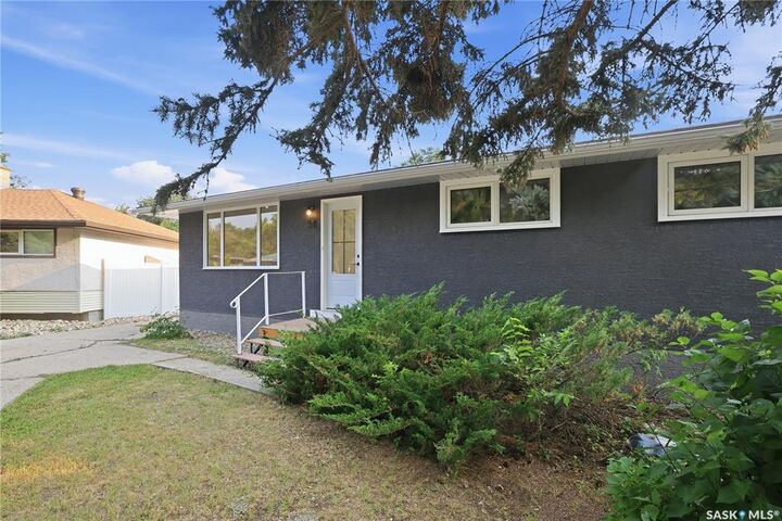 Property Photo:  34 Ottawa Place  SK S4R 2V7 