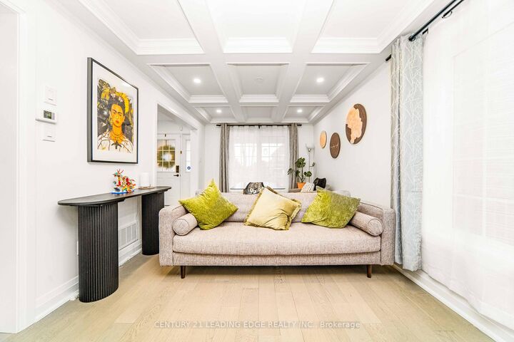 Property Photo:  37 Landsdown Crescent  ON L6E 1M6 
