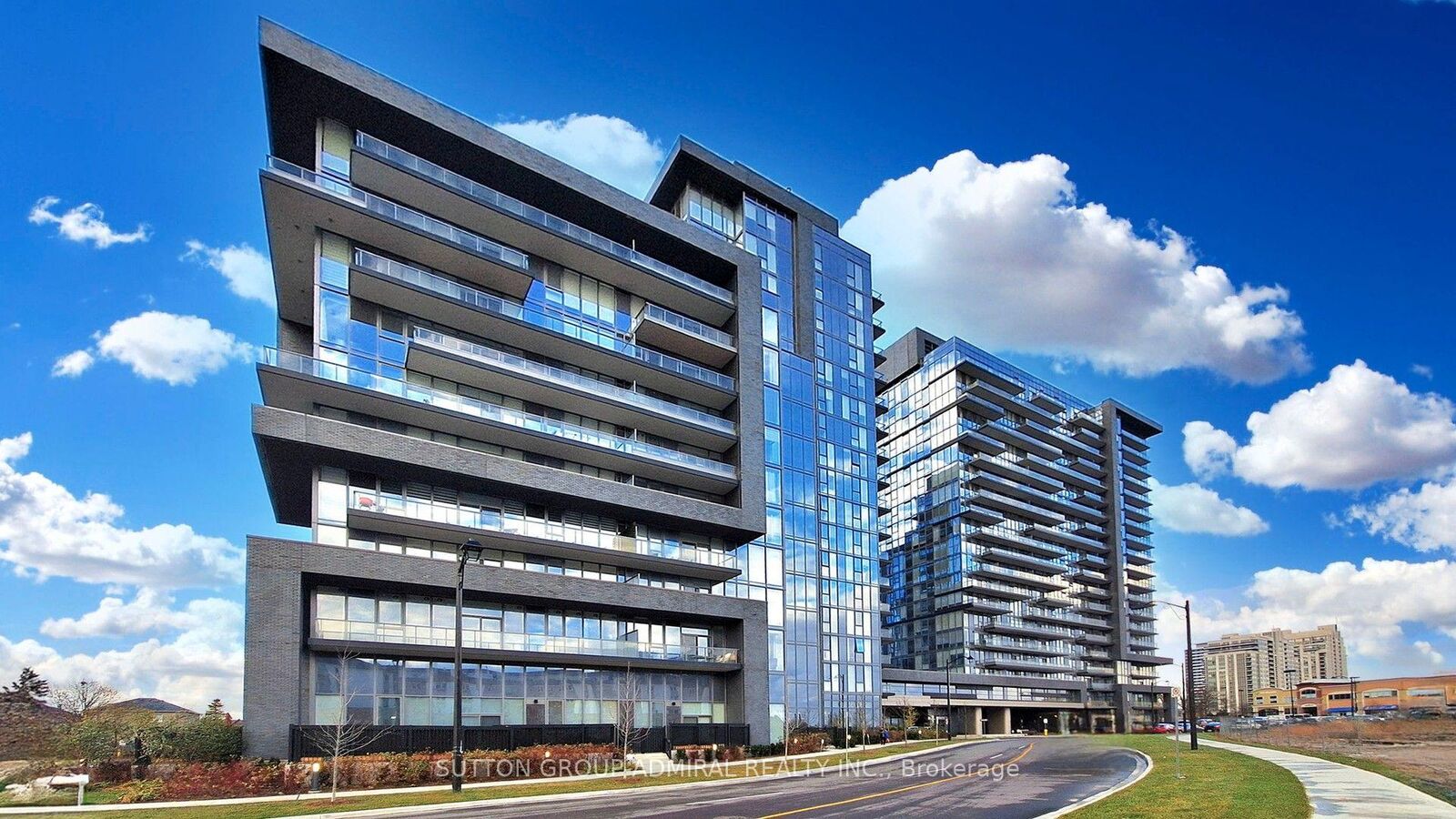 Property Photo: 10 Gatineau Drive 913 ON L4J 0L2