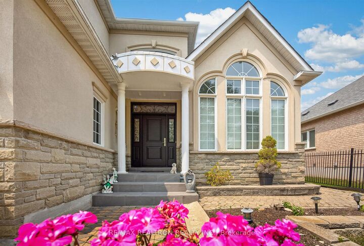 Property Photo: 22 Queensborough Court ON L4E 4E4