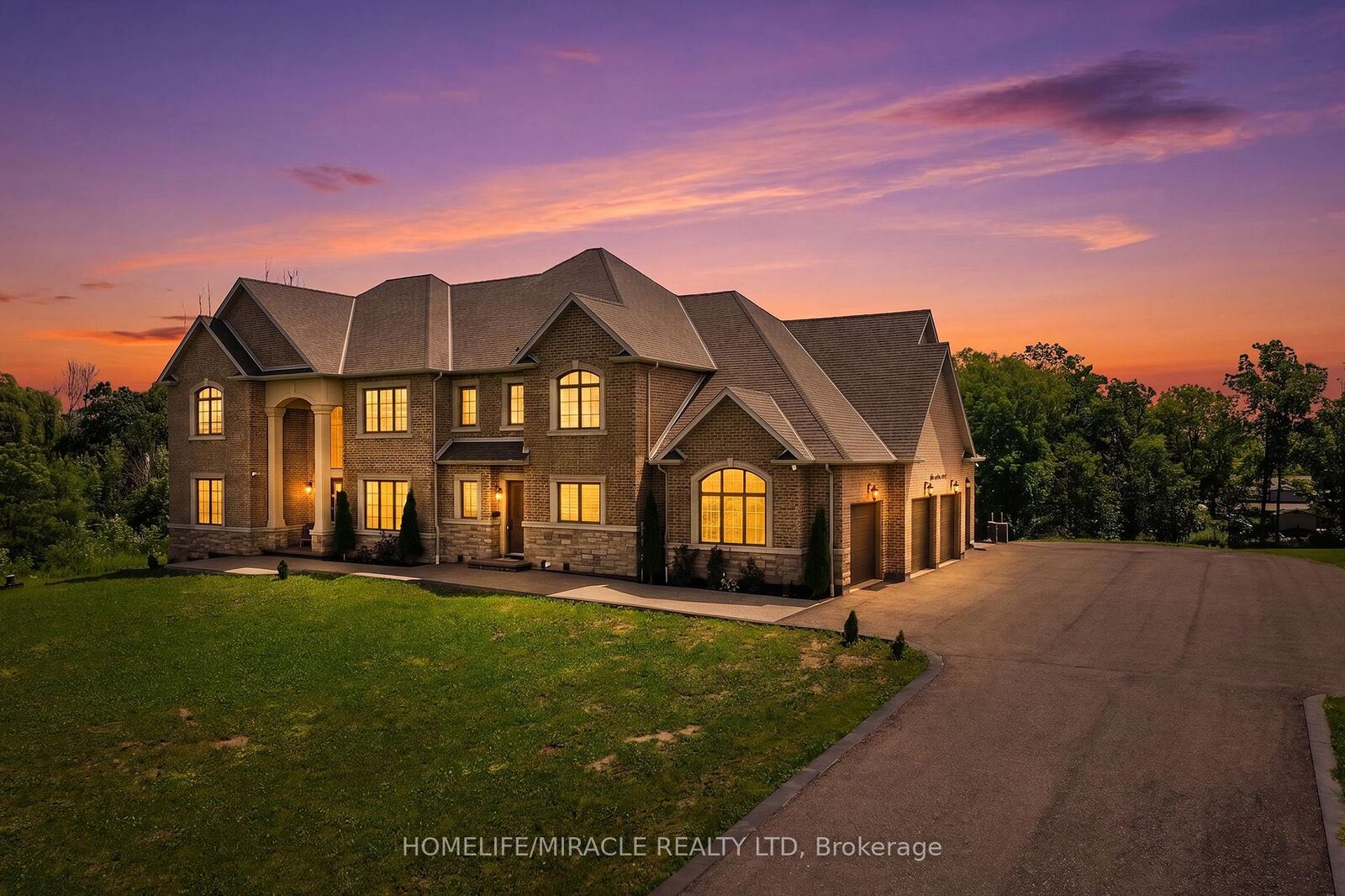 Property Photo: 105 Perryman Court 19 ON N0B 1H0