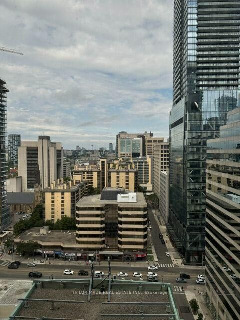 Property Photo:  238 Simcoe Street 1802  ON M5T 0E2 
