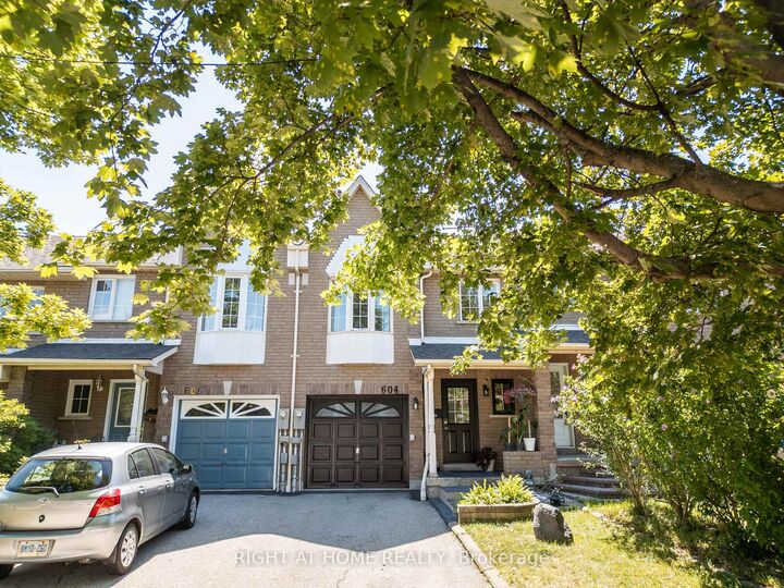 604 Lumberton Crescent — photo 1