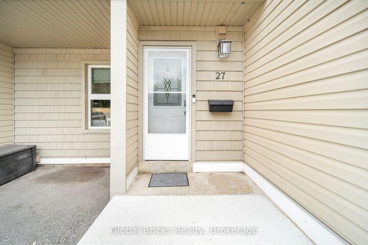 Property Photo:  15 Green Valley Drive 27  ON N2P 1K7 