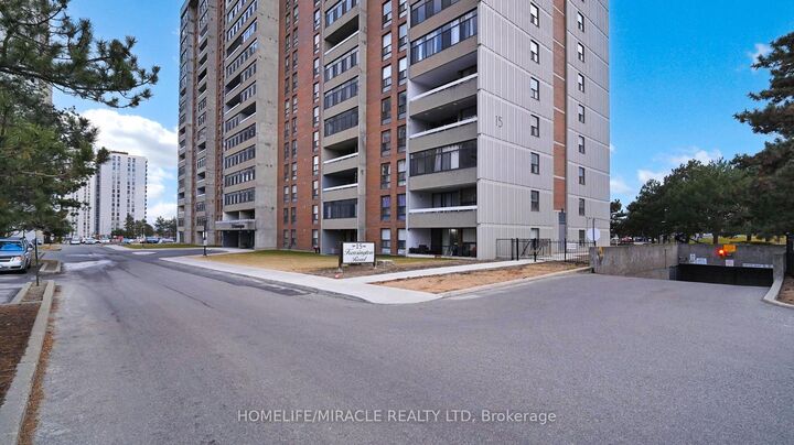 Property Photo:  15 Kensington Road 1112  ON L6T 3W2 
