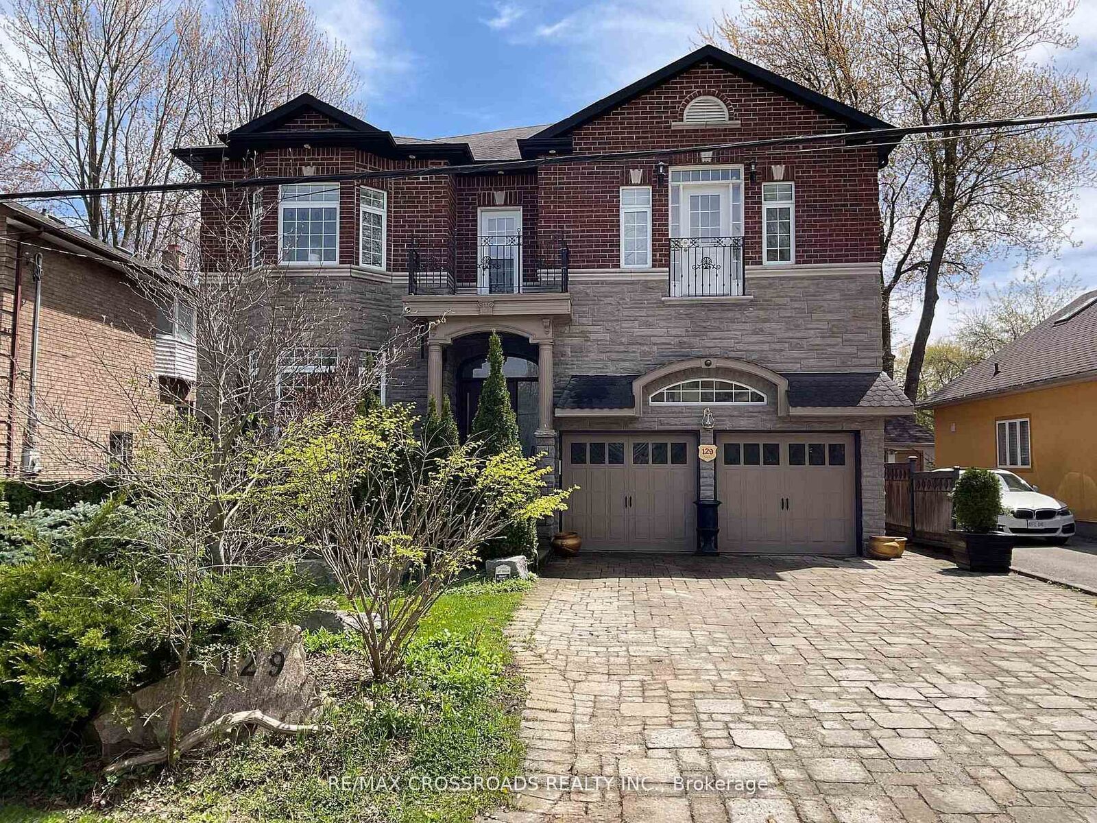 Property Photo:  129 Lakeland Crescent  ON L4E 3A1 