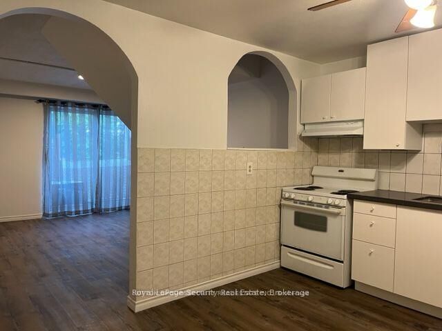 Property Photo:  1746A Eglinton Avenue W 2  ON M6E 2H6 