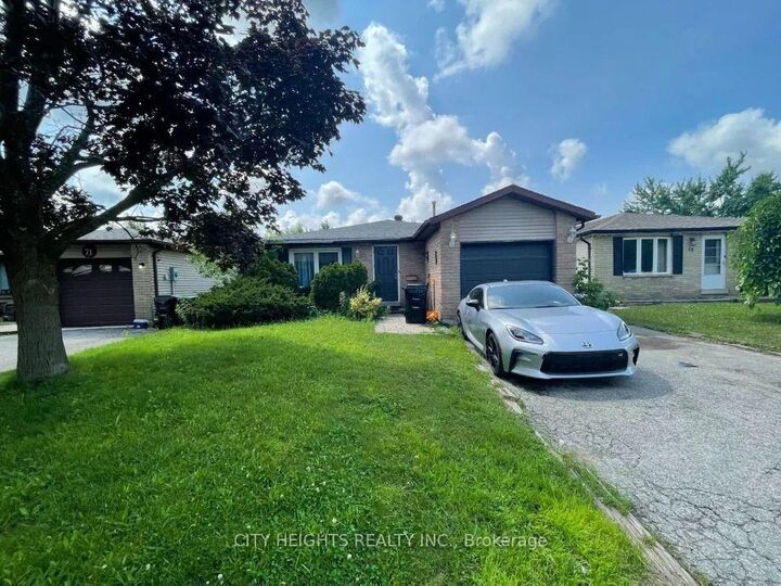 Property Photo:  73 Hickling Trail  ON L4M 5S7 