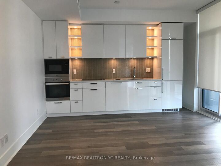 Property Photo: 32 Davenport Road 1001 ON M5R 0B5