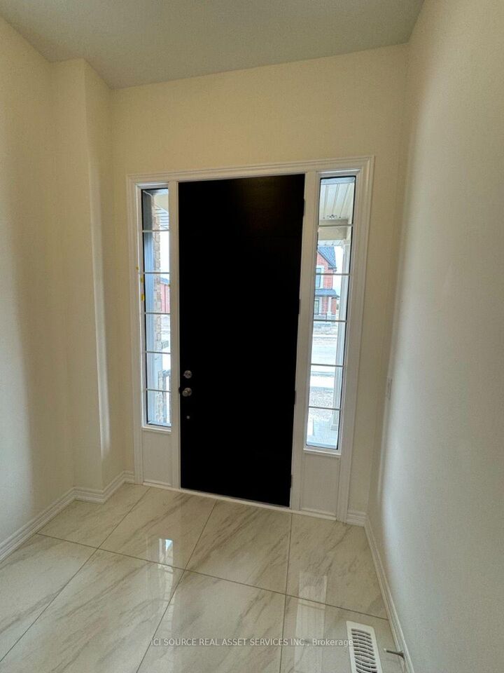 Property Photo: 10 Guernsey Drive ON N2R 0S2
