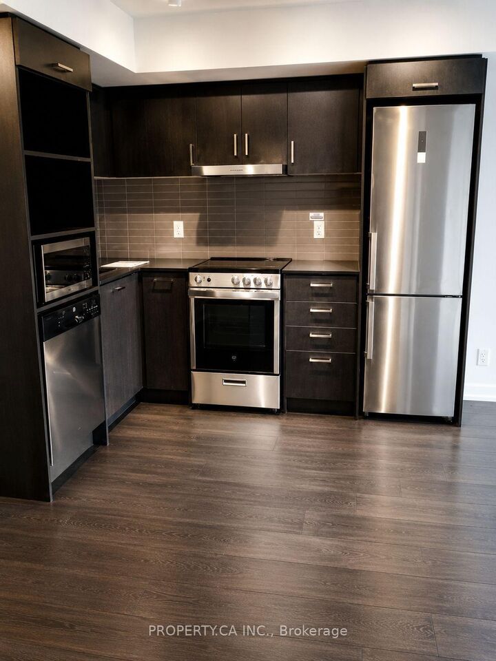 Property Photo:  219 Dundas Street E 1706  ON M5A 0V1 