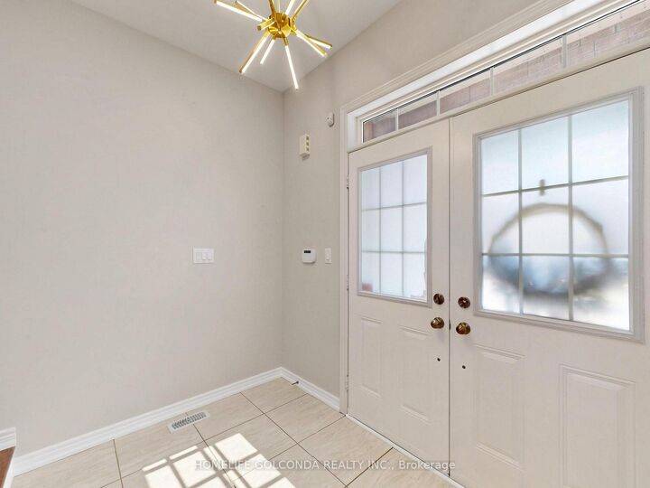 Property Photo: 31 Bolsby Court ON L4G 1B7