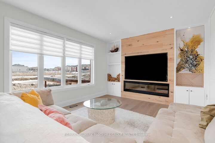 Property Photo: 61 Strathgreen Lane ON L4P 0J3