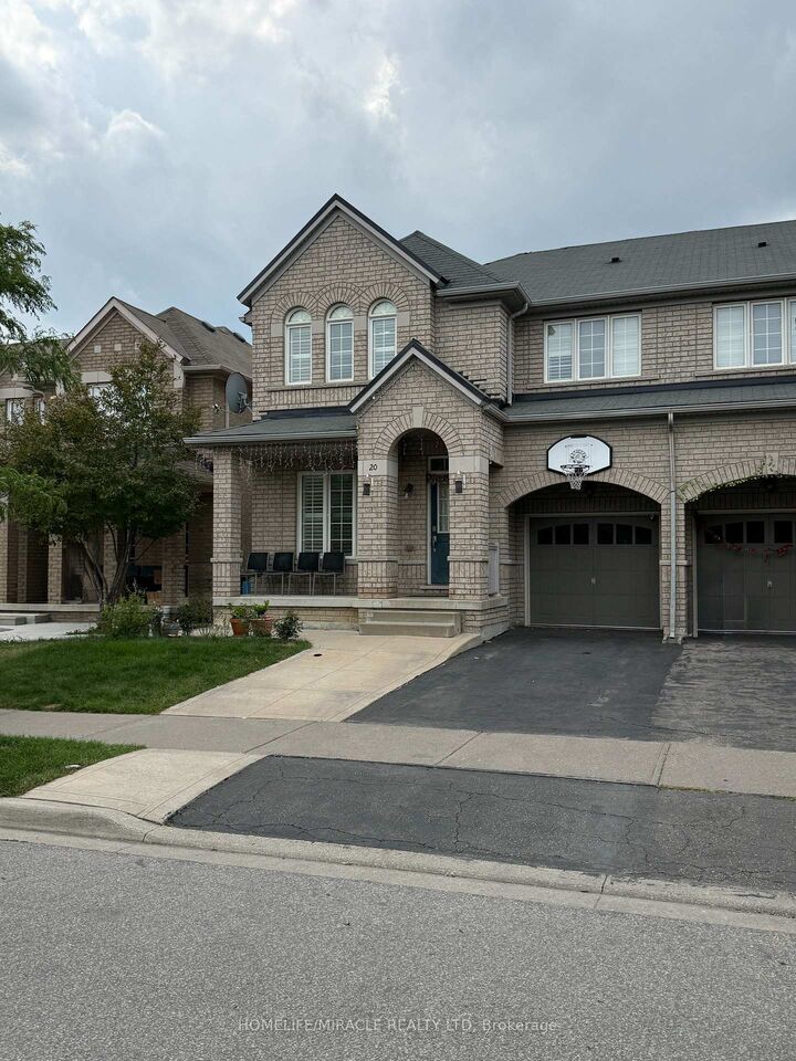 Property Photo: 20 Country Ridge Court ON L6P 3S2