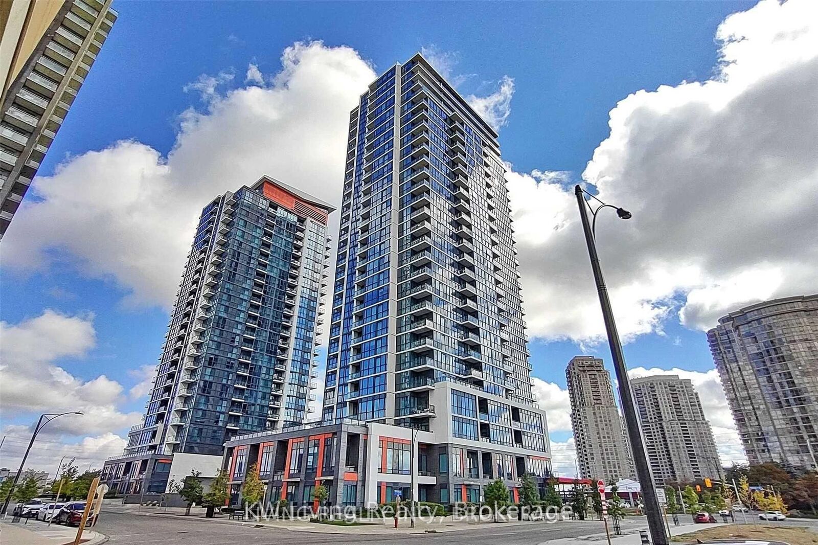 Property Photo: 75 Eglinton Avenue W 1807 ON L5R 0E5