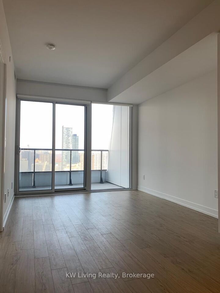Property Photo:  85 Wood Street 3208  ON M4Y 0E8 