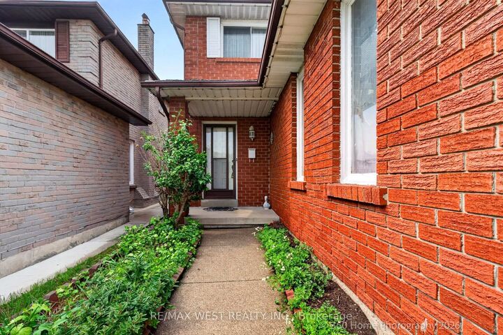 Property Photo: 4157 Ottewell Crescent ON L4W 4A4