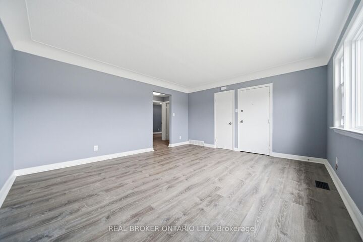 Property Photo:  293 Highland Road E B  ON N2M 3W6 