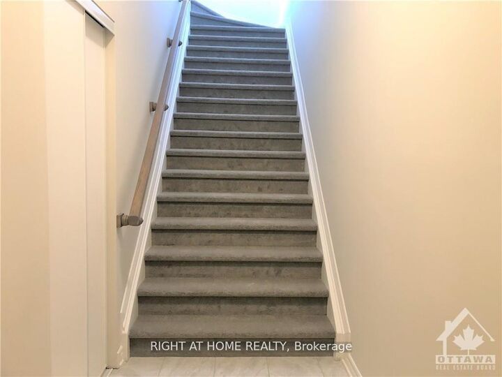 Property Photo:  735 Dearborn Private G  ON K1T 0W3 