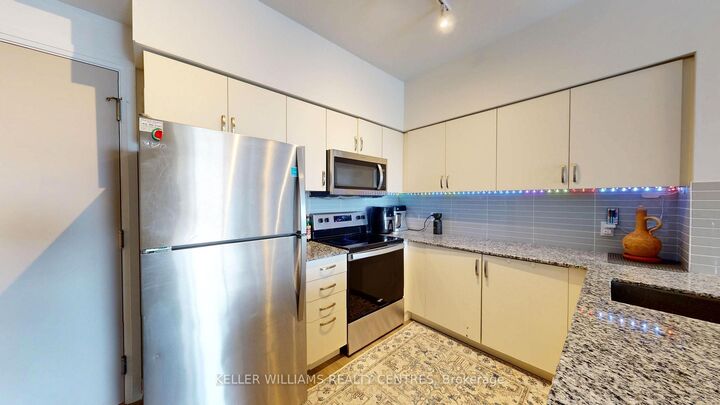 Property Photo:  10 Meadowglen Pl. N/A 508  ON M1G 0A8 