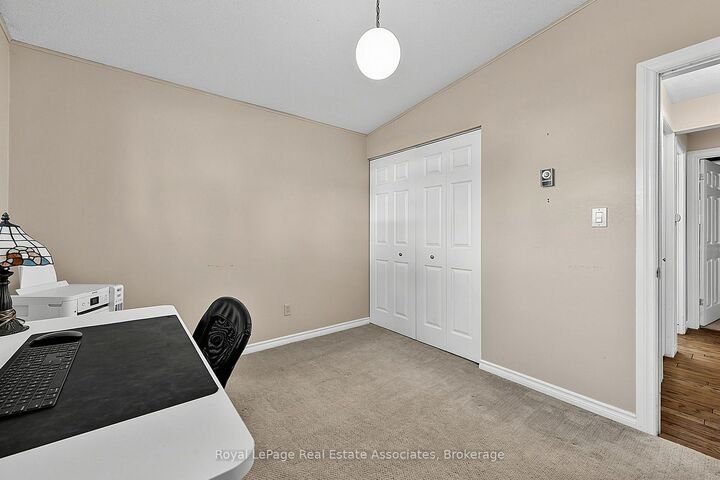 408 Mooney Crescent — photo 1