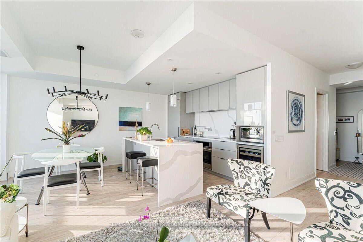 Property Photo:  70 Annie Craig Drive 4105  ON M8V 0G2 