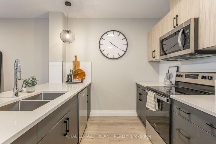Property Photo: 1405 Stackhouse Avenue 502 ON N5X 0P2