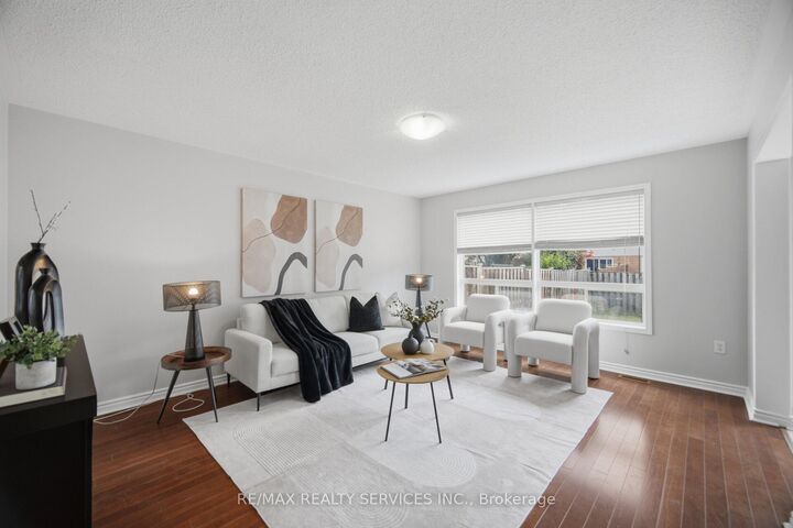 9 Ollie Avenue — photo 1