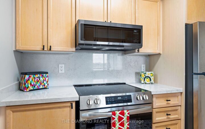 Property Photo: 2088 Lawrence Avenue W 907 ON M9N 3Z9