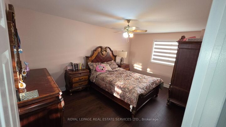 Property Photo:  323 Winfield Terrace  ON L5R 1N6 