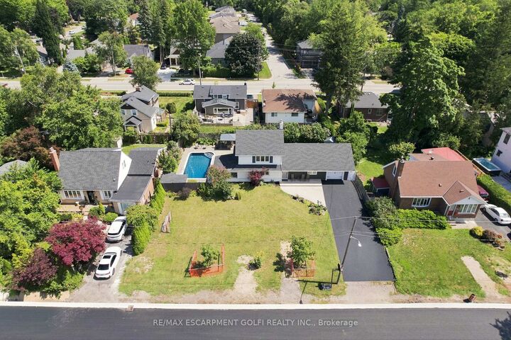 Property Photo: 937 Park Avenue W ON L7T 1N8