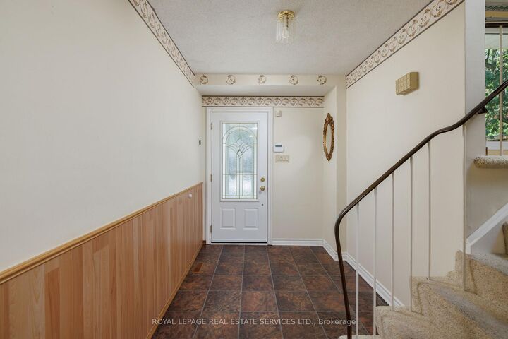 Property Photo: 18 Osborne Crescent ON L6H 1G1
