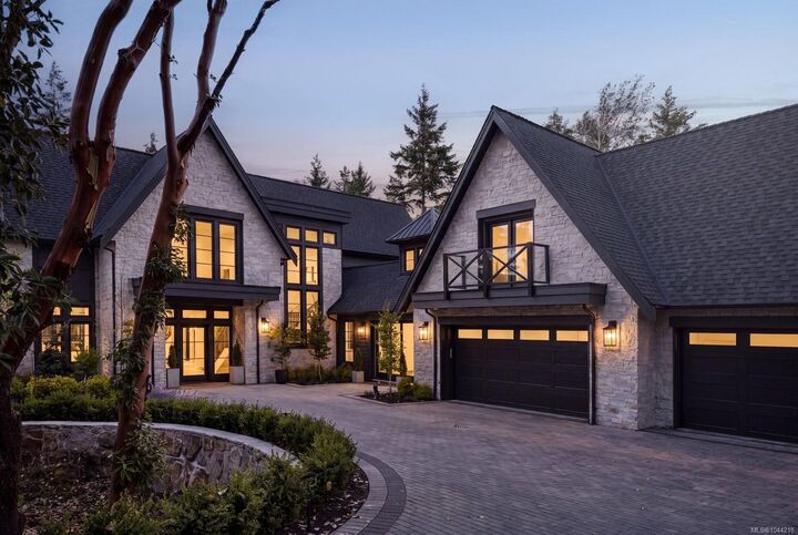 Property Photo: 2060 Pinehurst Terr BC V9B 3S3
