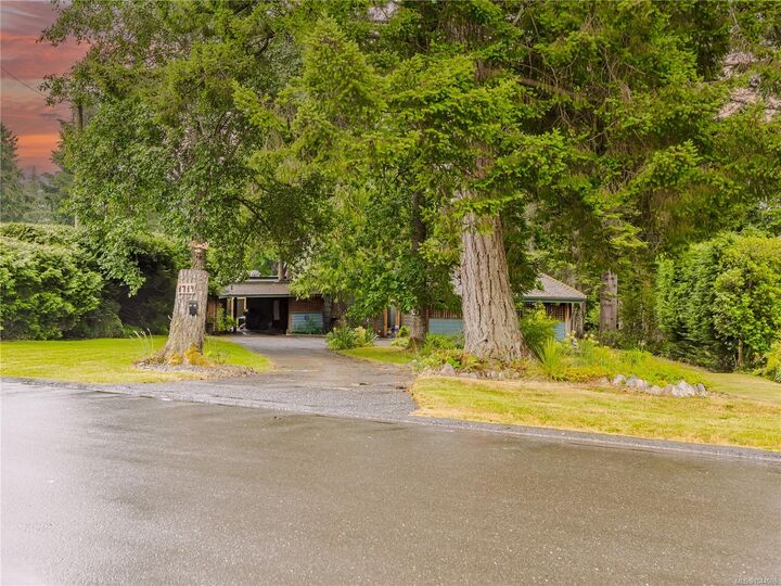 Property Photo: 1719 Centennial Ave E BC V9M 2W3