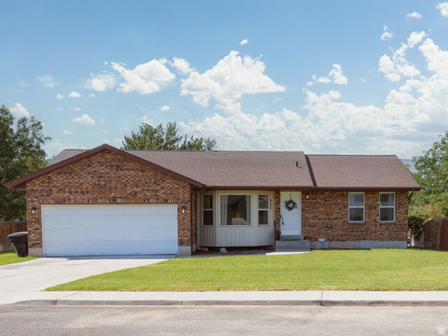 Property Photo: 865 W 1050 N UT 84057