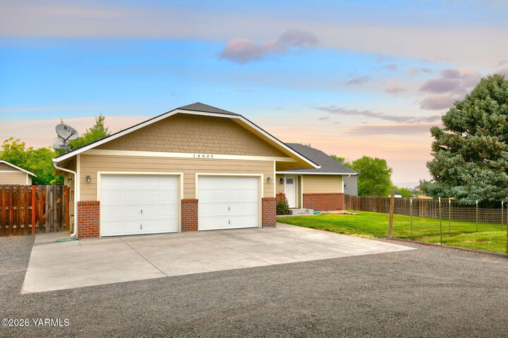 Property Photo: 14809 Douglas Rd WA 98908