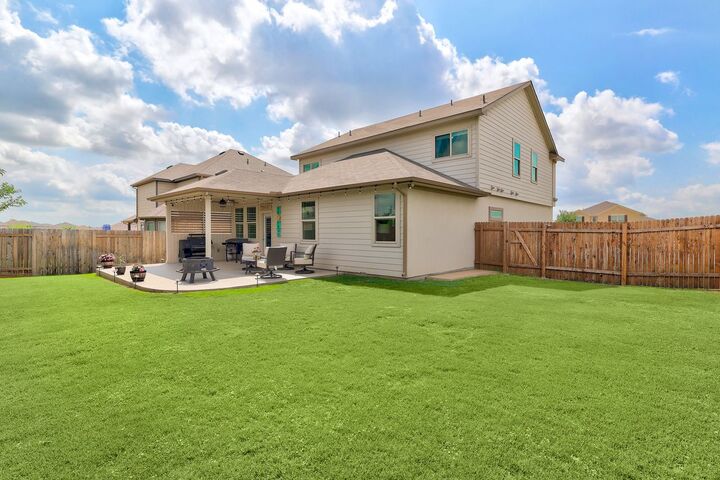 Property Photo: 5820 Livorno Cove TX 78665