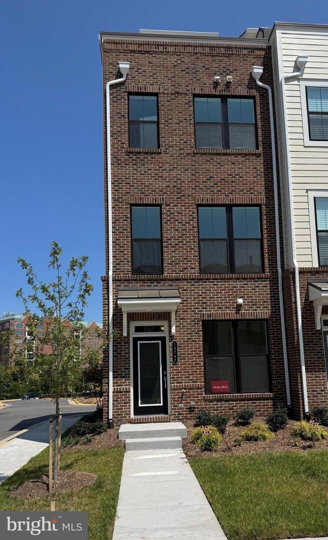 Property Photo:  13817 Chrisswind Avenue  VA 22191 