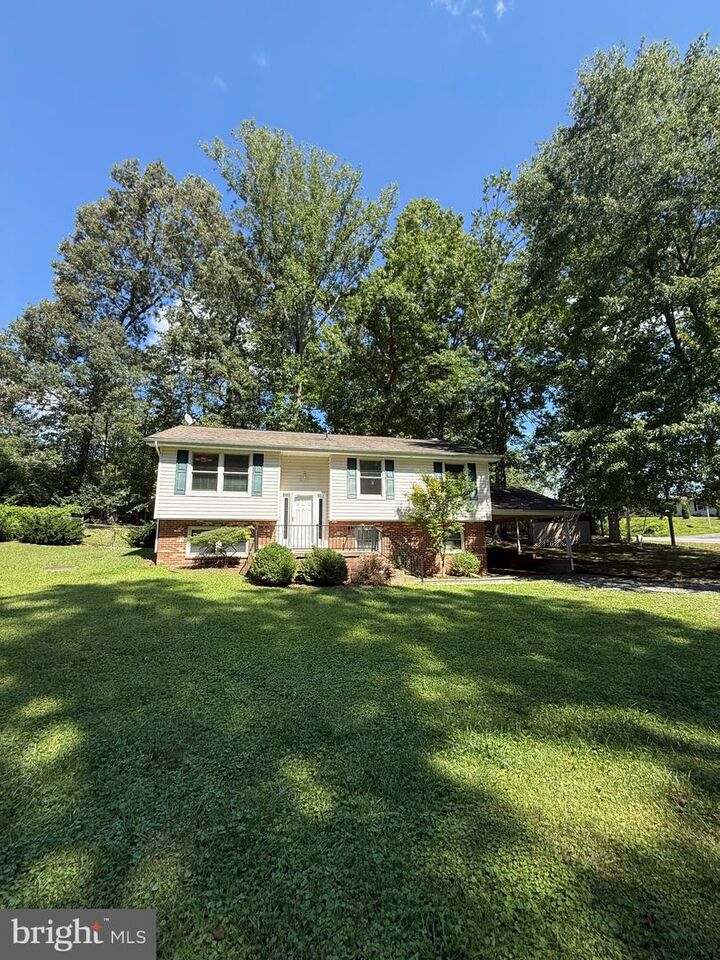 Property Photo: 198 Van Horn Lane VA 22556