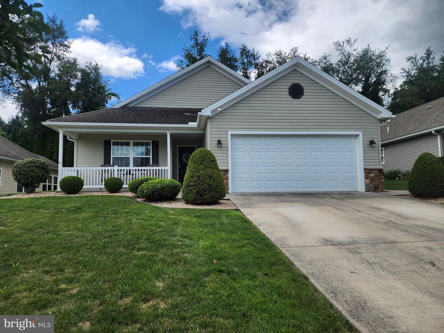 Property Photo: 13 Colonial Court PA 17257