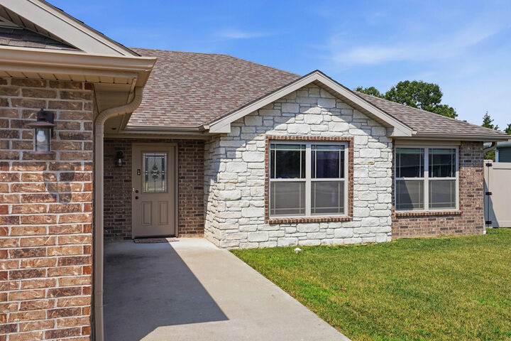Property Photo:  380 Dover Dr  MO 65043 