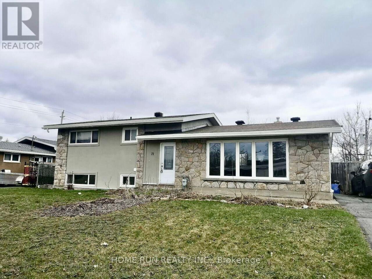 Property Photo:  71 Ashburn Drive  ON K2E 6N4 