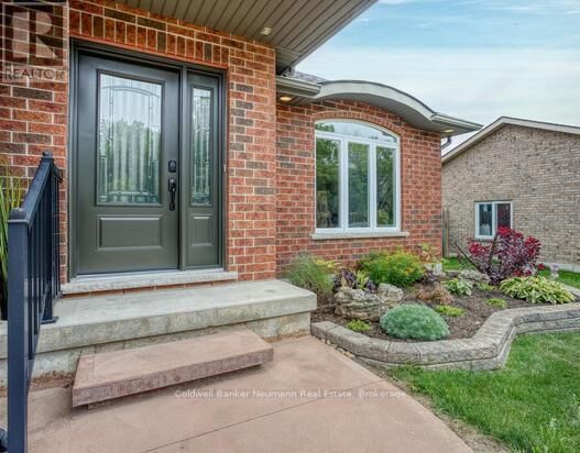 Property Photo:  380 Brunswick Street East  ON N0G 2P0 