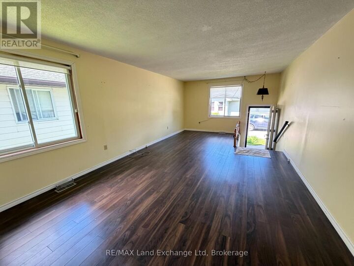 Property Photo:  44 Briarwood Crescent  ON N0G 2W0 