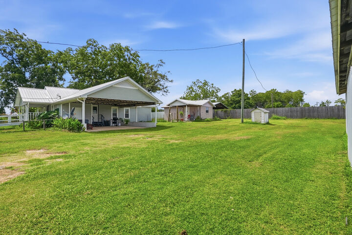 Property Photo: 2919 T J Mitchell Road FL 32425