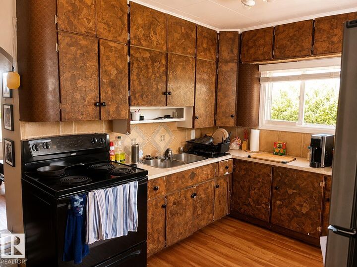 Property Photo: 4817 52 Street AB T0A 1P0