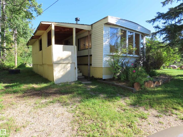 Property Photo: 210 55504 Nikoodi Road AB T0E 0X0