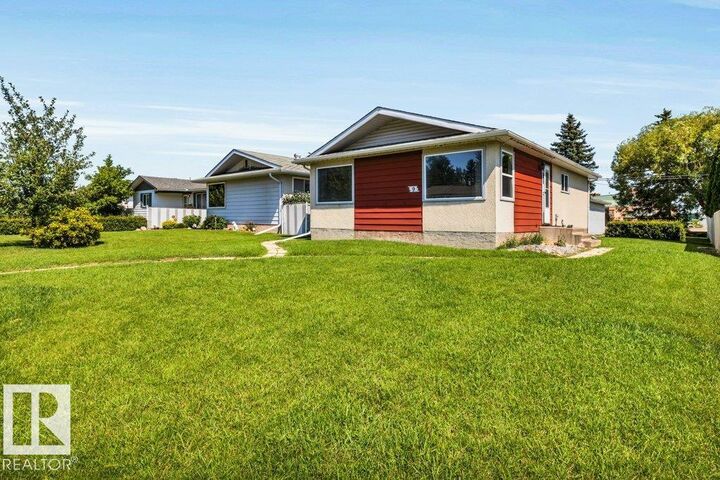 Property Photo:  9 Linden St  AB T7X 2G4 
